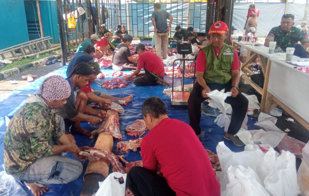 daging kurban di tasikmalaya dikawal tni - berita tasikmalaya lintas priangan