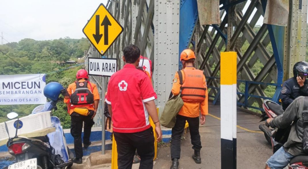 loncat dari jembatan cirahong tagana ciamis turun - berita ciamis - lintas priangan