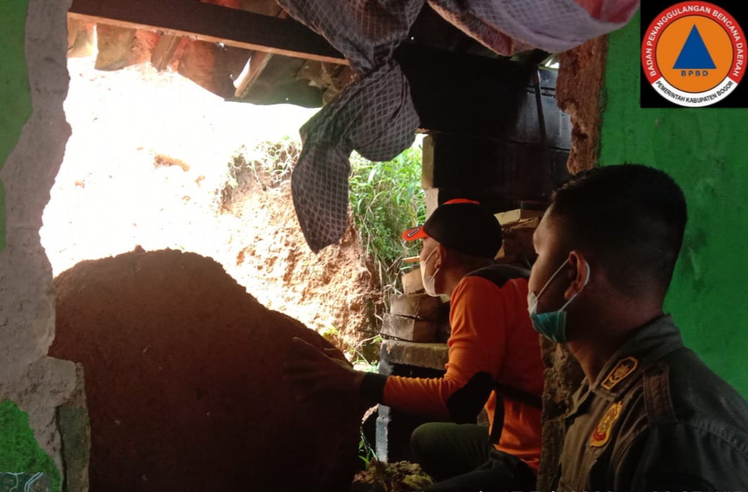 longsor-bogor-rumah-terancam-leuwiliang-lintaspriangan