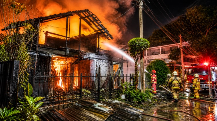 rumah anisa cherrybelle terbakar