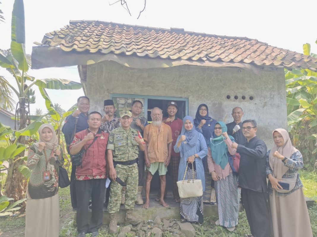 camat langensari jenguk lansia - berita kota banjar lintas priangan