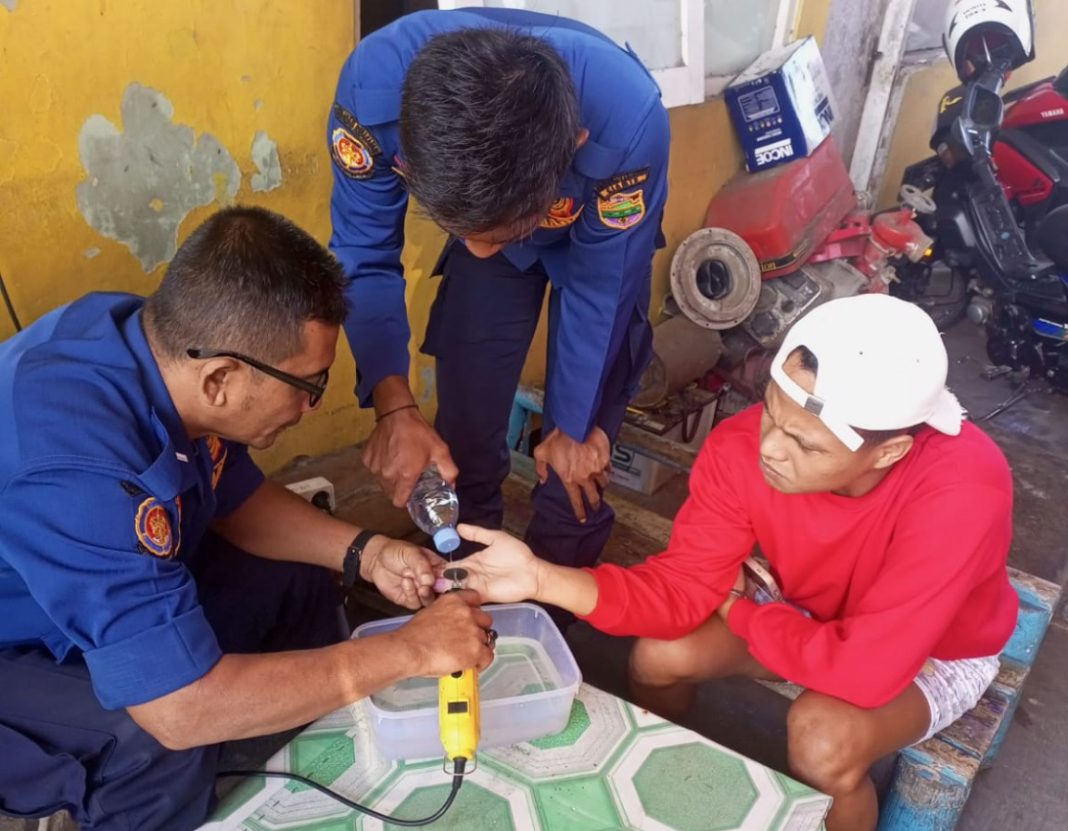 damkar ciamis evakuasi cincin - berita ciamis lintas priangan
