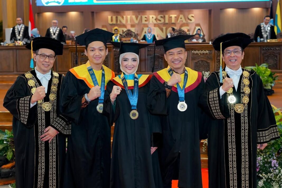 Alasan Anang Hermansyah Menunda Wisuda-lintaspriangan