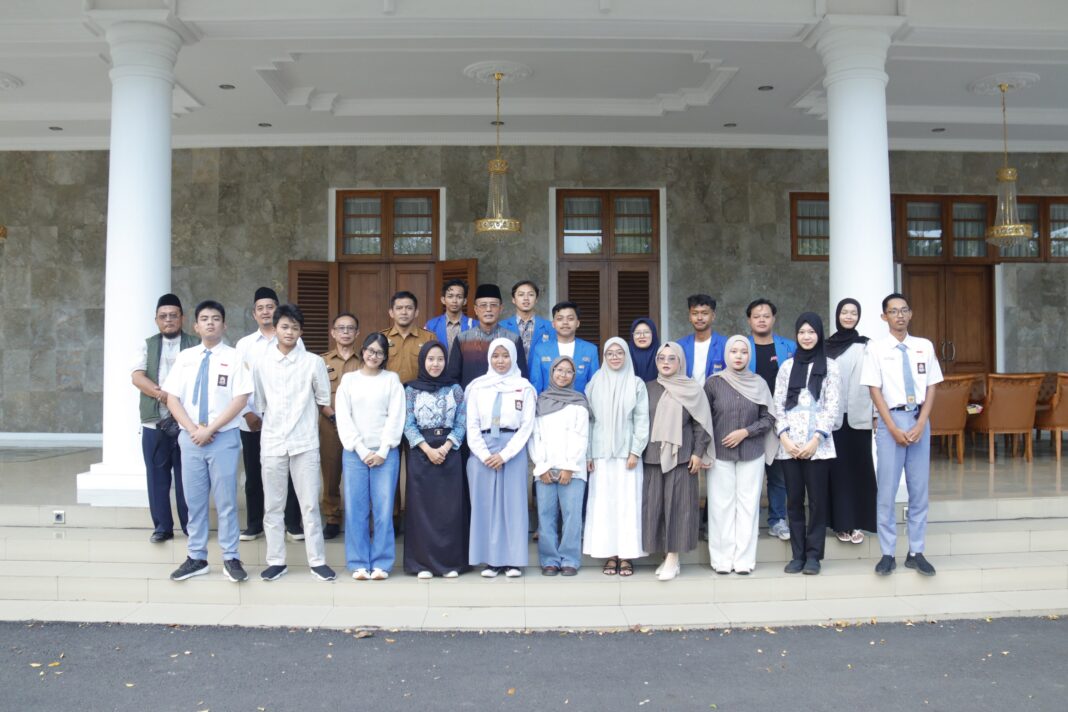 Lepas 10 Siswa ke Kampung Inggris Pare - lintas priangan