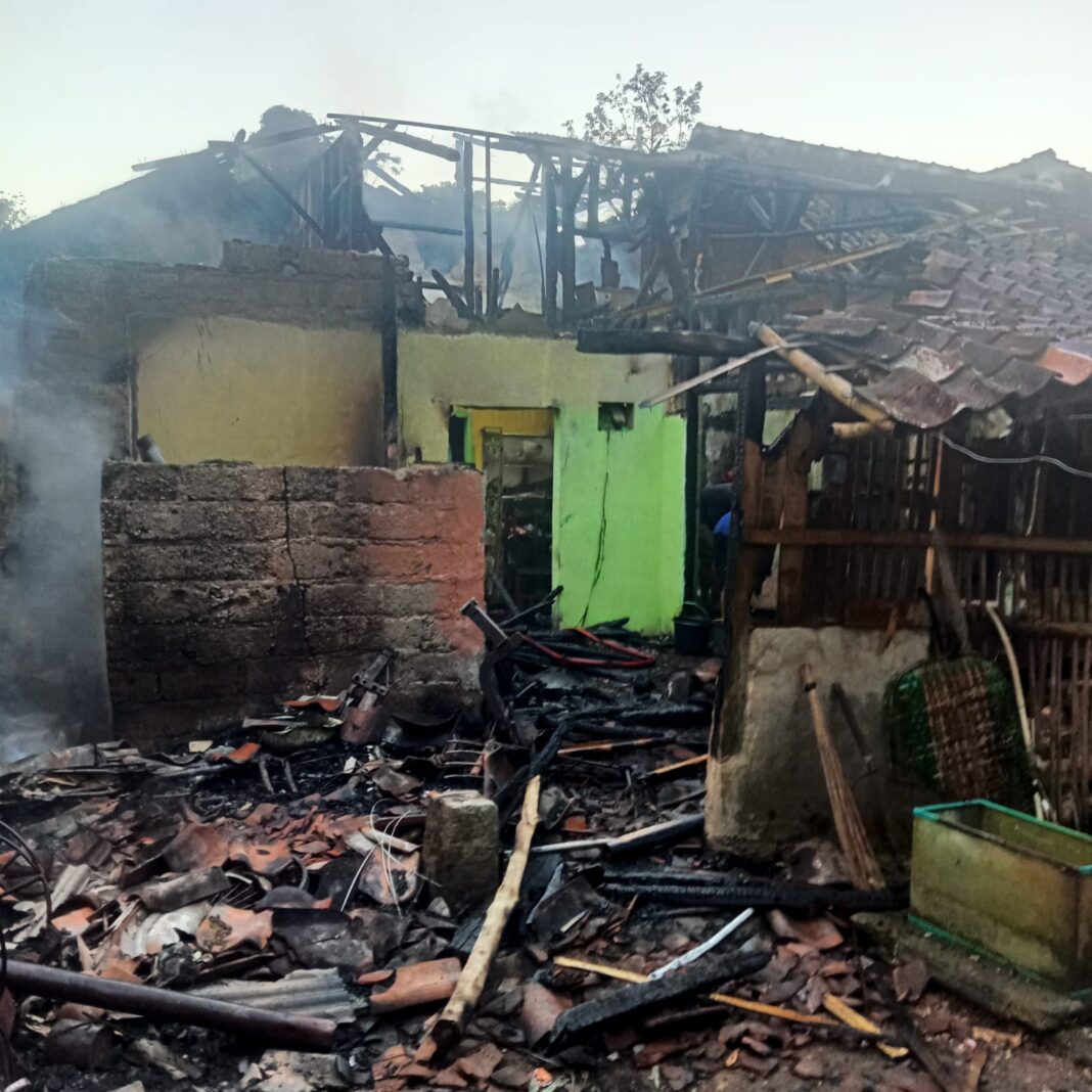 Tiga Rumah ludes dan satu nyawa melayang dalam peristiwa kebakaran Tasikmalaya