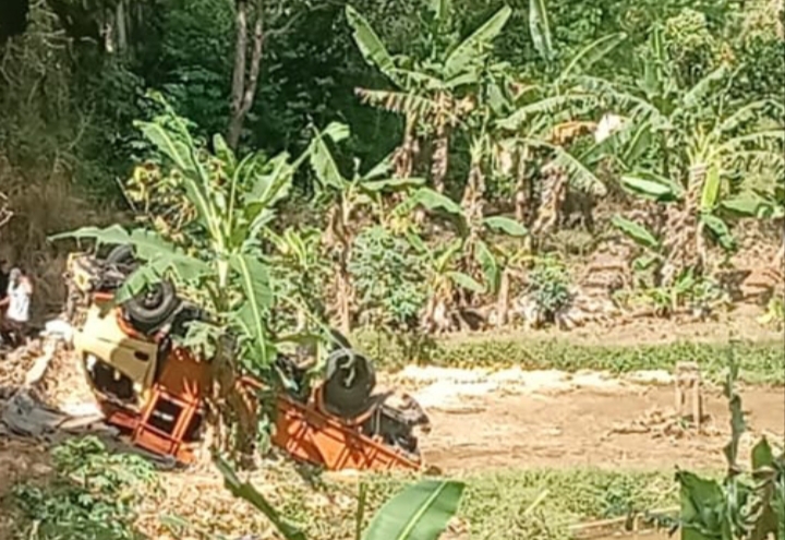 Truk masuk jurang di Kawali - lintaspriangan