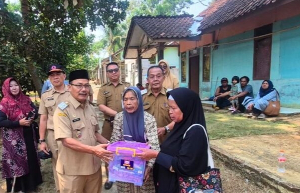 Wakil Wali Kota Banjar Bantu Korban Kebakaran - lintas priangan