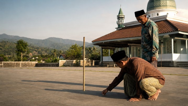 cek arah kiblat warga jabar - berita jawa barat
