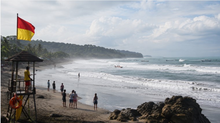 perairan pangandaran 2 meter waspada - berita pangandaran