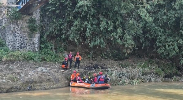 Asn bogor diduga jatuh ke sungai Cisadane-lintaspriangan
