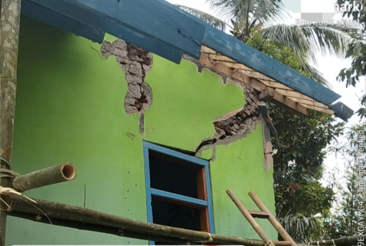Dinding Rumah Ambruk Tambaksari Ciamis - lintas priangan