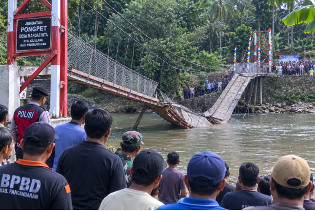 Jembatan Pongpet Pangandaran