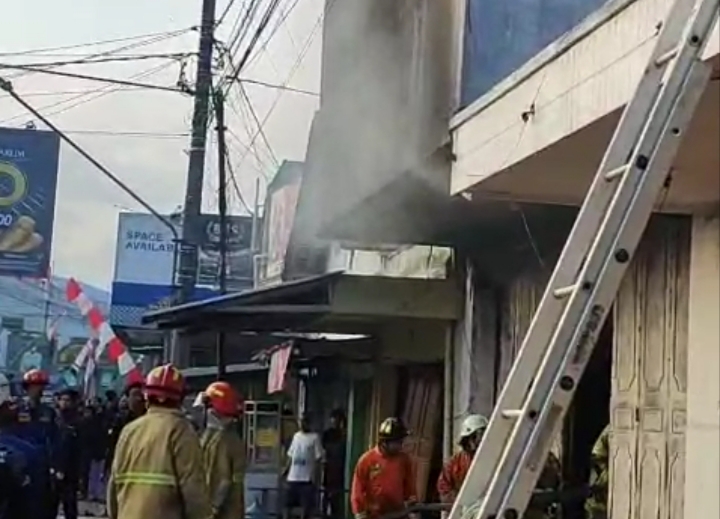 Kebakaran Ruko di Banjarsari Ciamis - lintas priangan