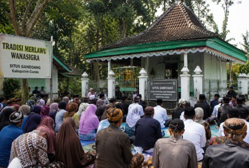 Tradisi Merlawu Wanasigra