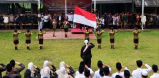 Ratusan Budayawan Gelar Upacara HUT ke-81 RI di Batu Mahpar Galunggung Upacara di Batu Mahpar Galunggung - lintas priangan