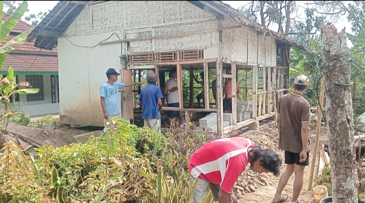 bedah rumah Pamarican - lintas priangan