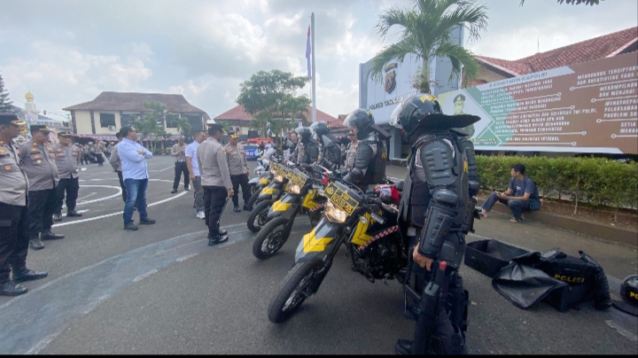 kendaraan dinas Polres Tasikmalaya - lintas priangan