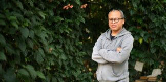 Sastrawan Asal Tasikmalaya, Besar di Pangandaran, Karyanya Melintasi Dunia sastrawan asal Tasikmalaya