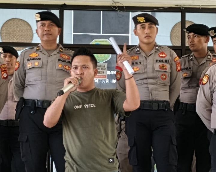 Bantuan buku Tasikmalaya disorot - lintas priangan