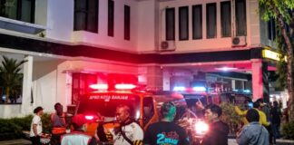 Kantor Wali Kota Banjar Dilalap Si Jago Merah, Dua Petugas Damkar Diberi Oksigen Kebakaran Kantor Walikota Banjar - lintas priangan