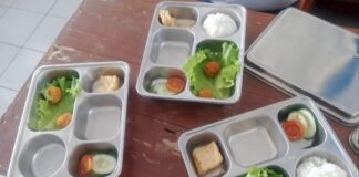 Daging Ayam Berbau, SMPN 2 Pamarican Tolak Menu MBG dari Dapur Katineung Mbg Pamarican disorot - lintas priangan