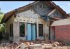 Rumah Ambruk Akibat Gempa Cilacap di Pamarican Ciamis, Satu Keluarga Mengungsi Rumah ambruk usai gempa- lintas priangan