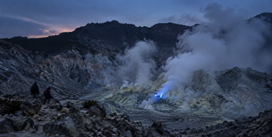 blue fire Gunung Papandayan