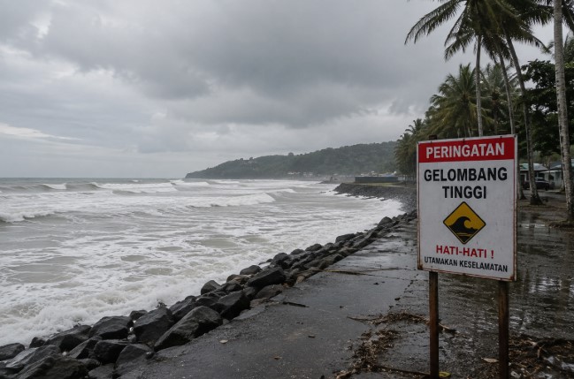 gelombang tinggi Pangandaran