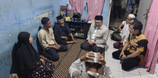 Kasus Ikram Maulana Disorot Ketua DPRD Kota Tasikmalaya, Polisi Didesak Ungkap Pelaku dan Motif ketua dprd kota tasikmalaya aslim menjenguk keluarga ikram maulana