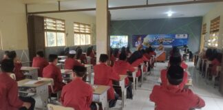 Santri Tarbiyatul Ummah Tasikmalaya Ditempa Jadi Pemilih Cerdas pendidikan politik pemilih pemula siswa tarbiyatul ummah tasikmalaya