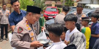 Jumat di Mangunreja, Jajaran Polres Tasikmalaya Bersilaturahmi dengan Warga